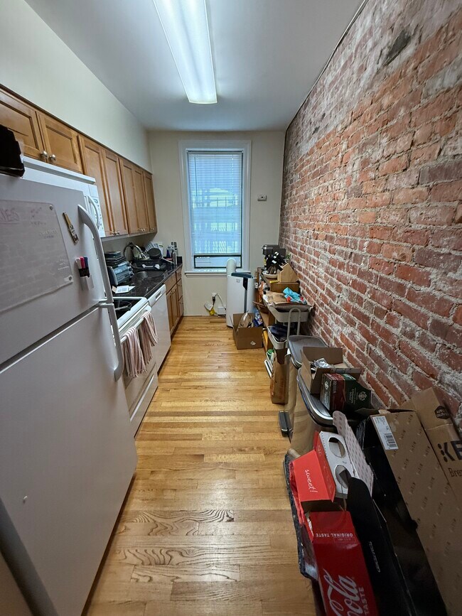 Building Photo - 20 Follen St Rental