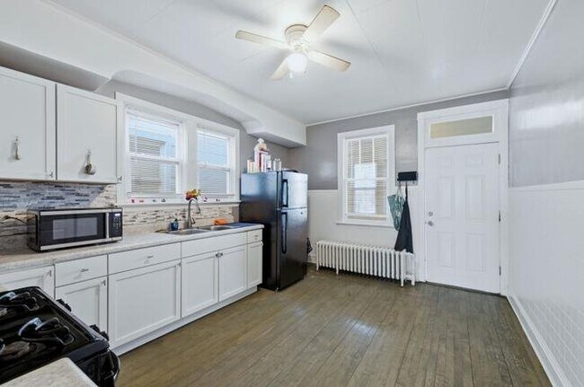 Photo - 8412 S Manistee Ave Unit Apt 2