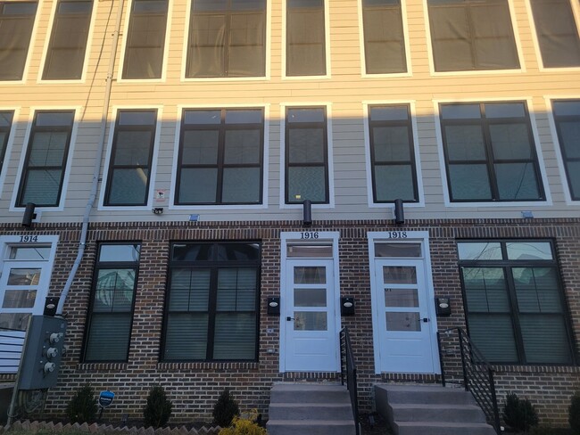 Stunning 3 BR/2.5 BA Apartment in Ivy City... - Stunning 3 BR/2.5 BA Apartment in Ivy City...