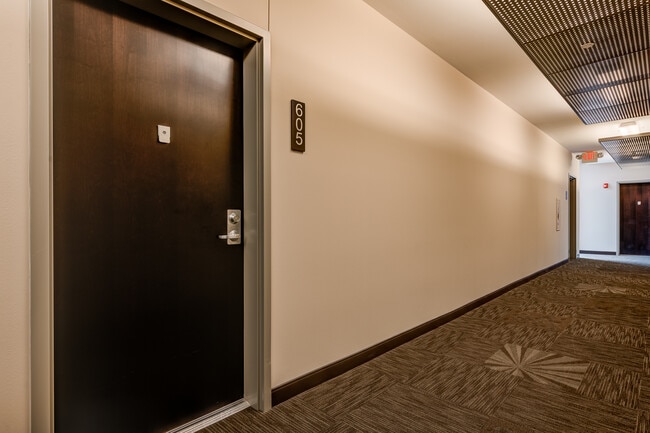Building Photo - 9 N Euclid Ave Unit 605 Rental