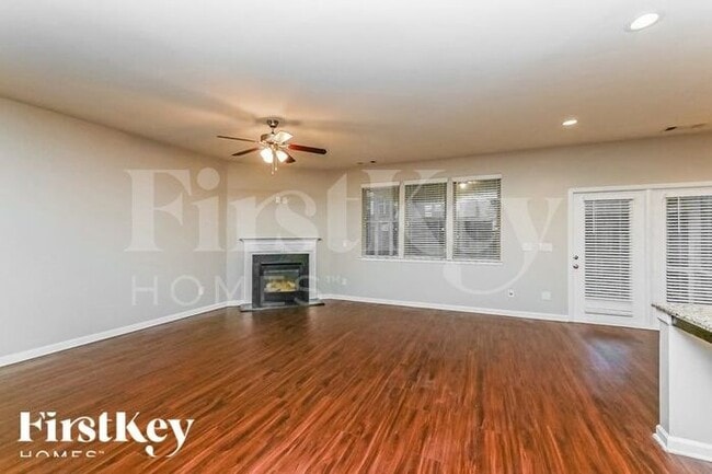 Photo - 520 Palm Springs Cir