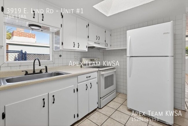 Photo - 3919 E Lind Rd Unidad #1