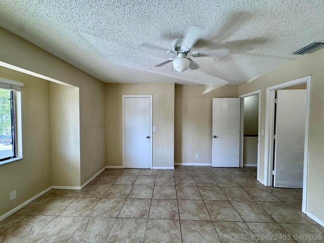 Photo - 704 Riverside Dr