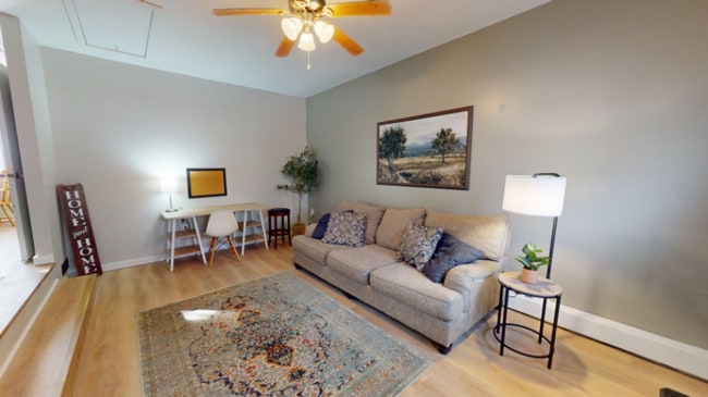 Photo - 903 W 11th St