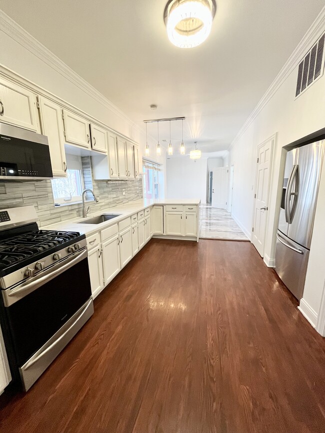 Photo - 6712 N Clark St Unit 4BedintheHeartofRog