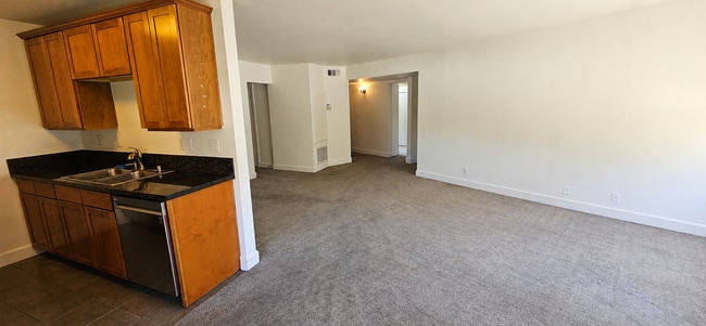 Photo - 10982 Roebling Ave Unidad 423