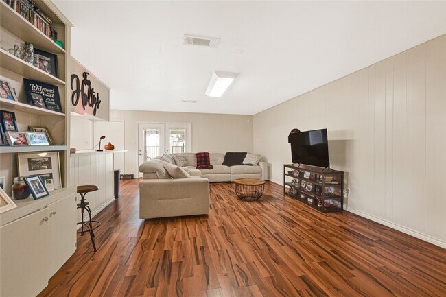 Photo - 1109 Frances Dr