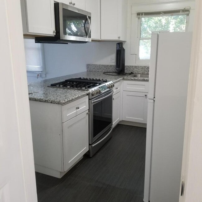 Building Photo - 4030 E Vermont St Rental