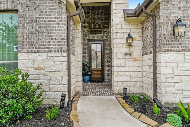 Photo - 32927 Franklin Brooks Dr