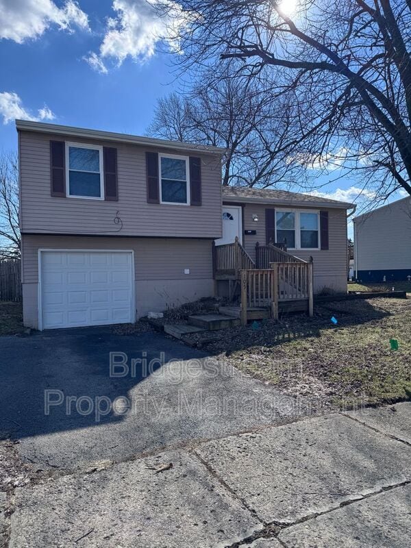 Building Photo - 105 Woodard Dr