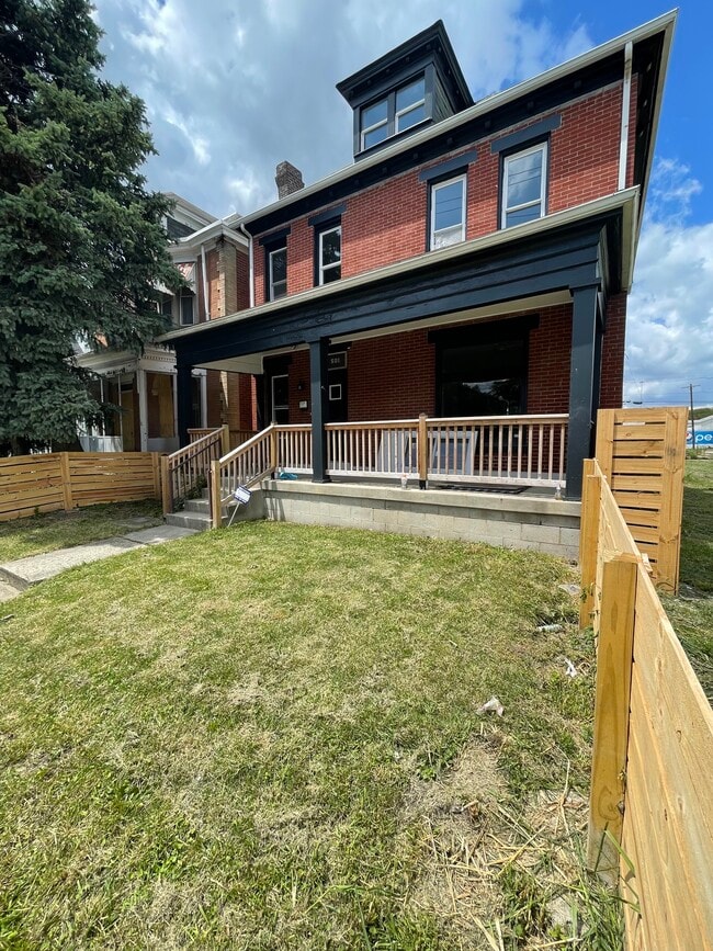 Photo - 501 Saint Clair Ave