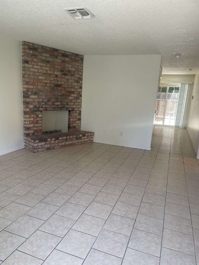 Photo - Cozy 2 Bedroom Apartment in N Merced
