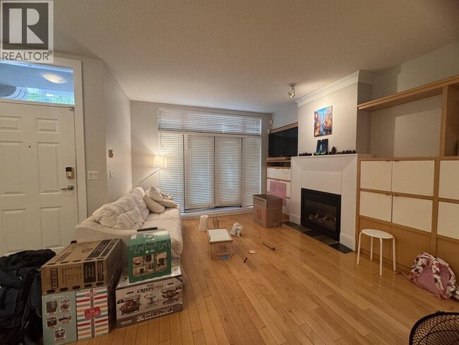 22** W 12TH AVENUE