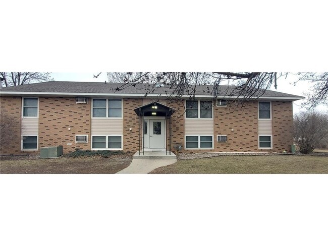 Building Photo - 417 3rd St SE Unit 6