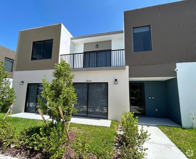 Building Photo - 14560 SW 261st Ter Unit #1 Rental