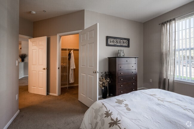 2 BR, 2 BA - 1,069 SF