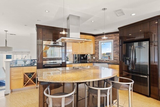 3 Pier 7 Unit 3