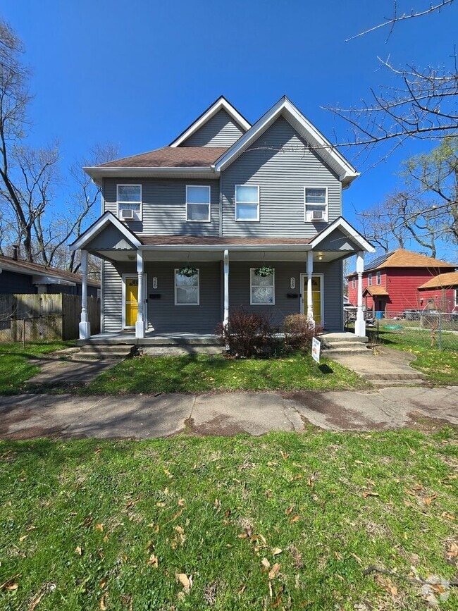 Building Photo - Three Bedroom Duplex located Near Washingt... Rental