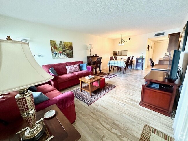 Building Photo - 824 SW 9th St Cir Unit 101 Rental