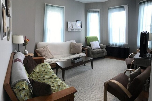 Building Photo - 2 Sunset St