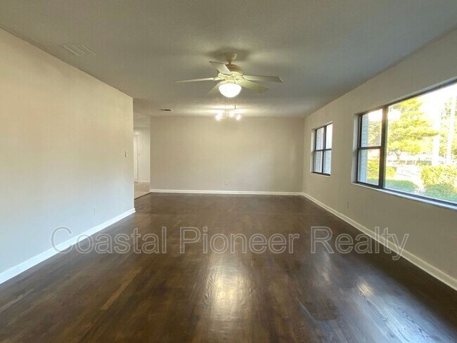 Photo - 1612 E 33rd Ave