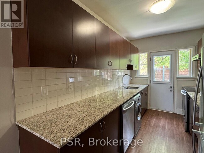 Photo - 1365 Bayview Ave