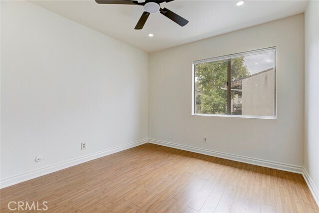 Photo - 5460 White Oak Ave