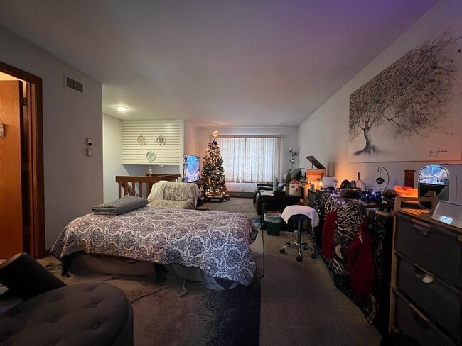 Photo - 509 E Lake Ave