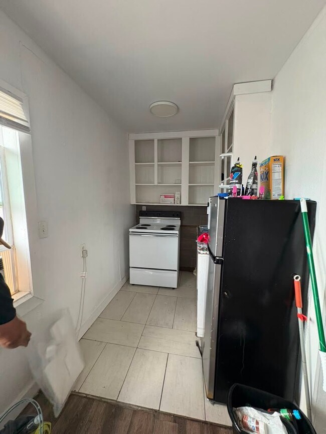 122 W Washington Ave Unit 10