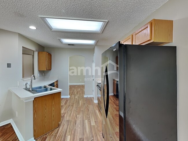 220 Southlake Dr