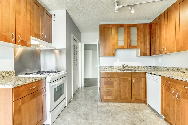 Photo - 4141 Henderson Rd