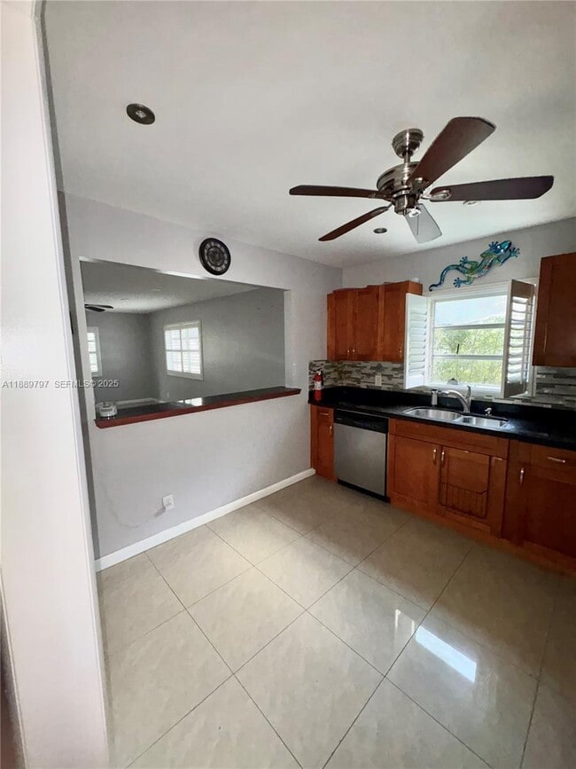 Photo - 5140 SW 40th Ave Unit 5C