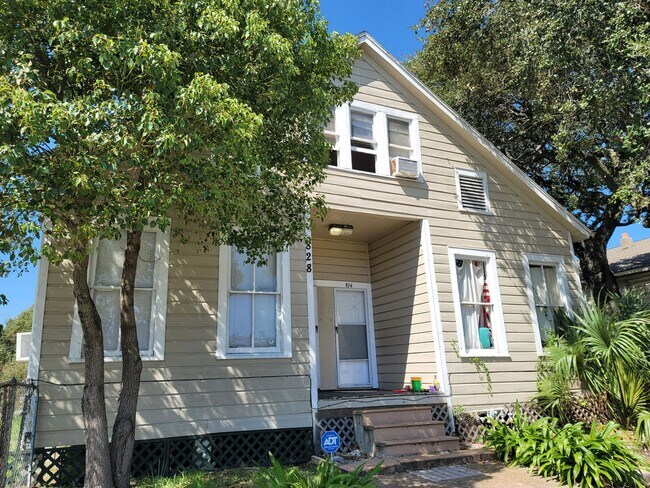 Photo - 826 Broadway Avenue J Unidad 828 Broadway