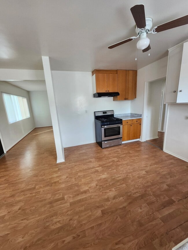 Photo - 14923 Larch Ave