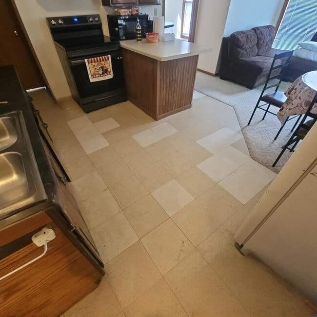 Photo - 2 bedroom in proximity to UWEC and downtown available June 1st