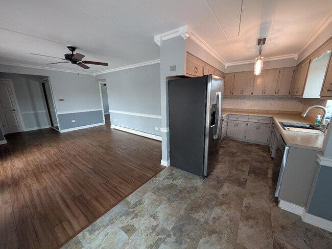 Photo - 4752 W 101st St Unit 8B