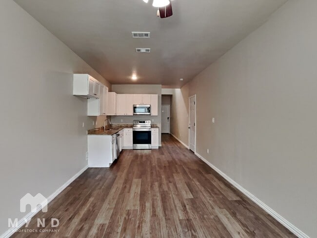 Photo - 3261 Karen St