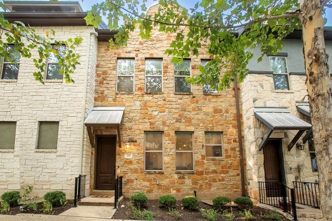 Photo - 221 Adams St