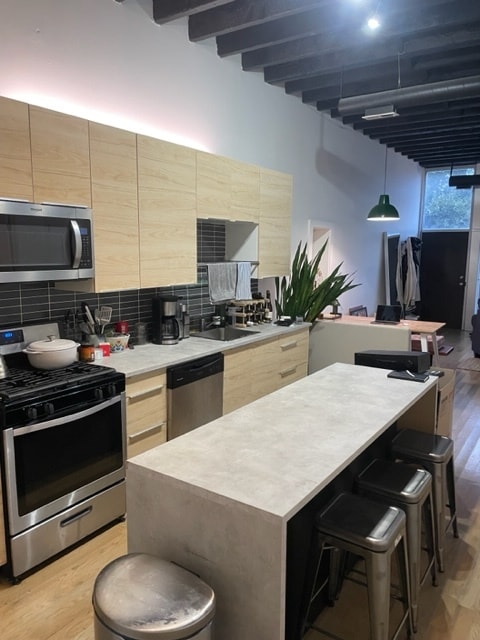 Building Photo - 1423 W Augusta Blvd Unit 1 Rental