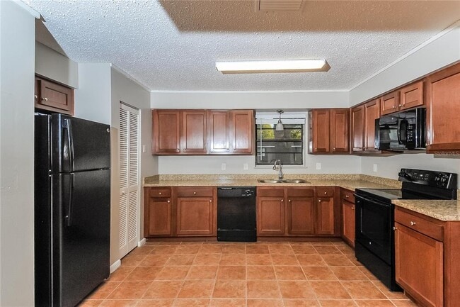 Photo - 225 Tracy Way