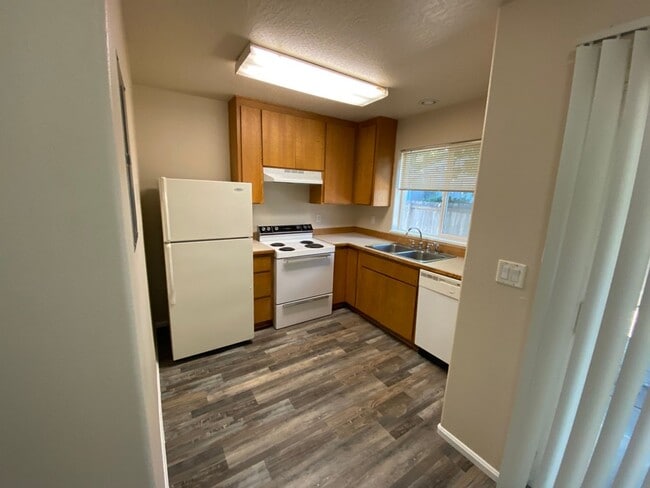 Photo - Remodeled 2 Bed 1.5 bath Springfield apartment Unit 270 s 41st place #6