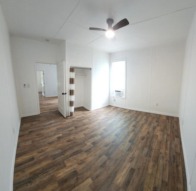 Photo - 2550 Third St