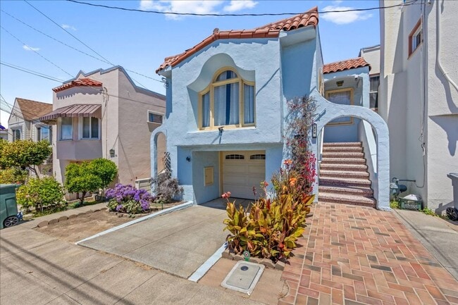 Building Photo - Warm & Sunny 2BD/1BA
