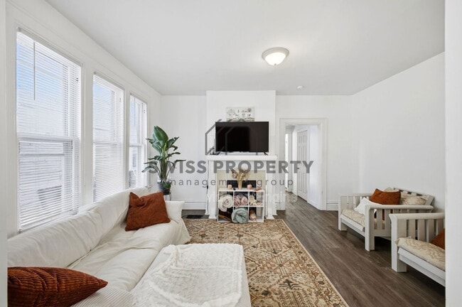 Photo - 2209 Summit St