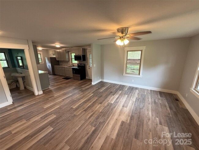 Photo - 468 River Hill Rd
