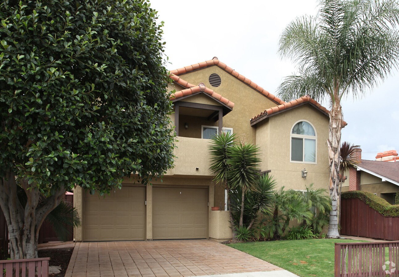 Photo - Las Palmas Condos