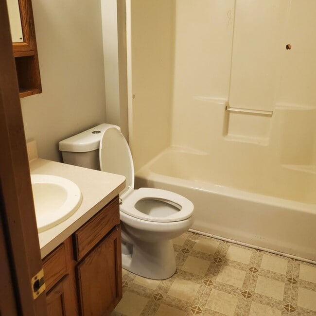 Photo - 2BDRM DUPLEX FOR RENT LORAIN, OHIO