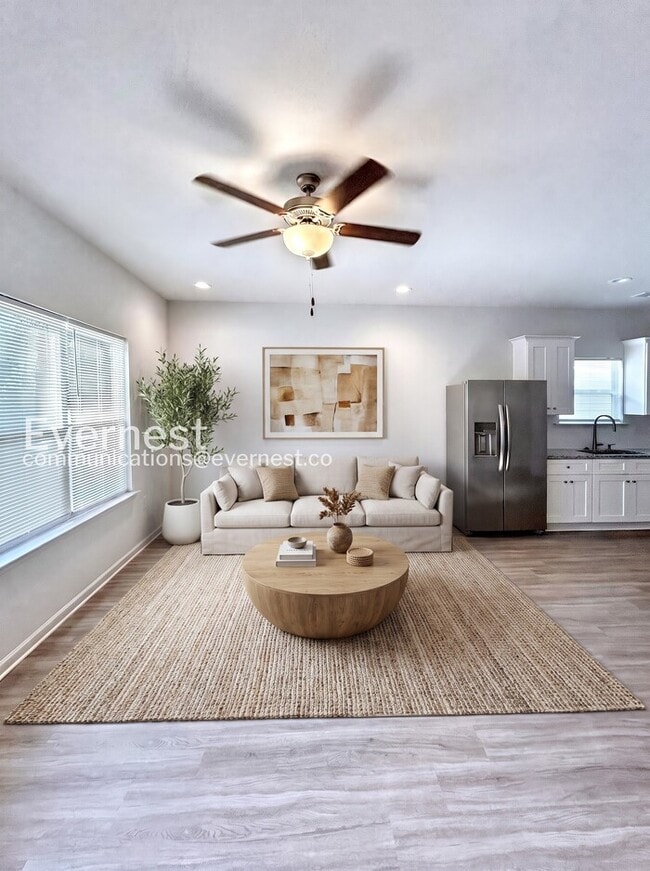 Photo - 406 Killian Ave