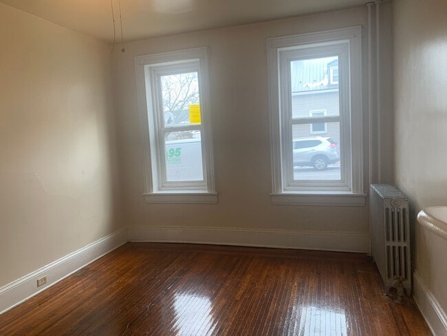 Photo - 1st Floor 2 Bedroom Apartment, Private Entrance, Small Yard, York City SD