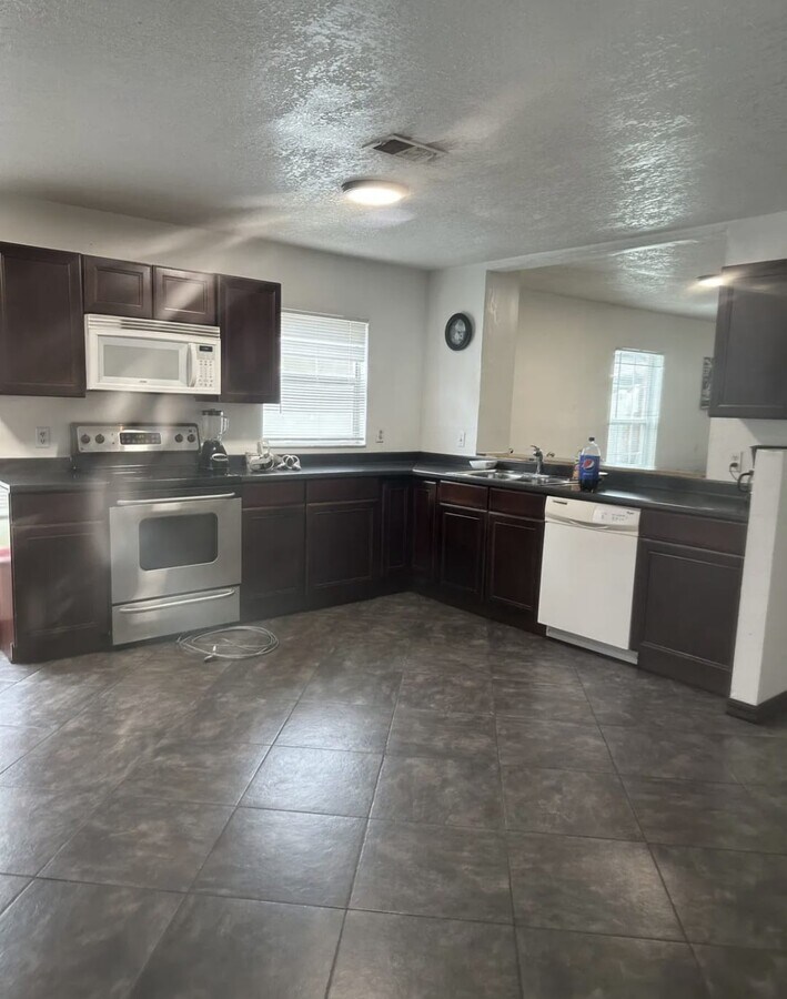 Photo - 3228 Bearclaw Way